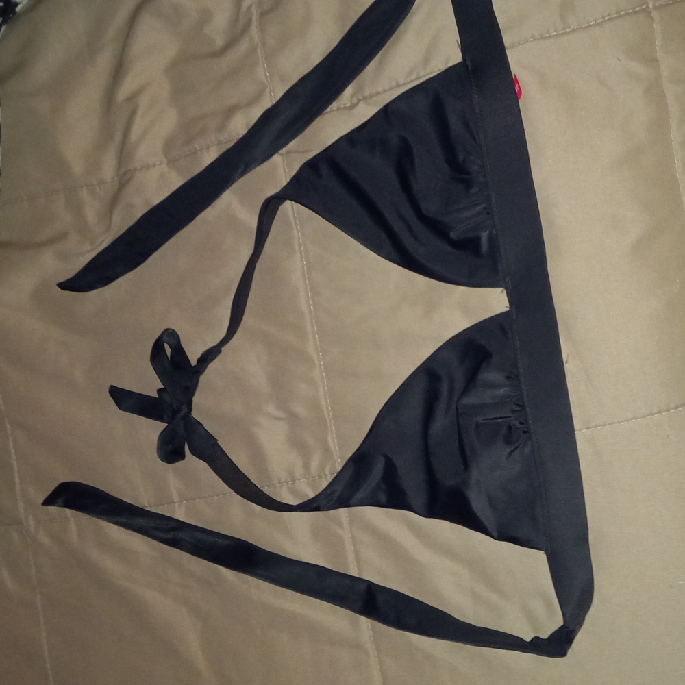 Black VS bikini top, worn a few times excellent condition.